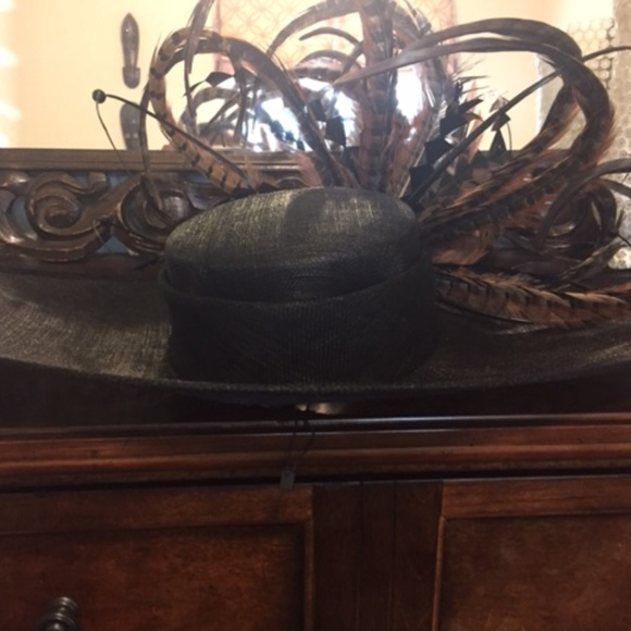 #1 Winner\'s Circle Feathered Derby Hat (Berkeley)